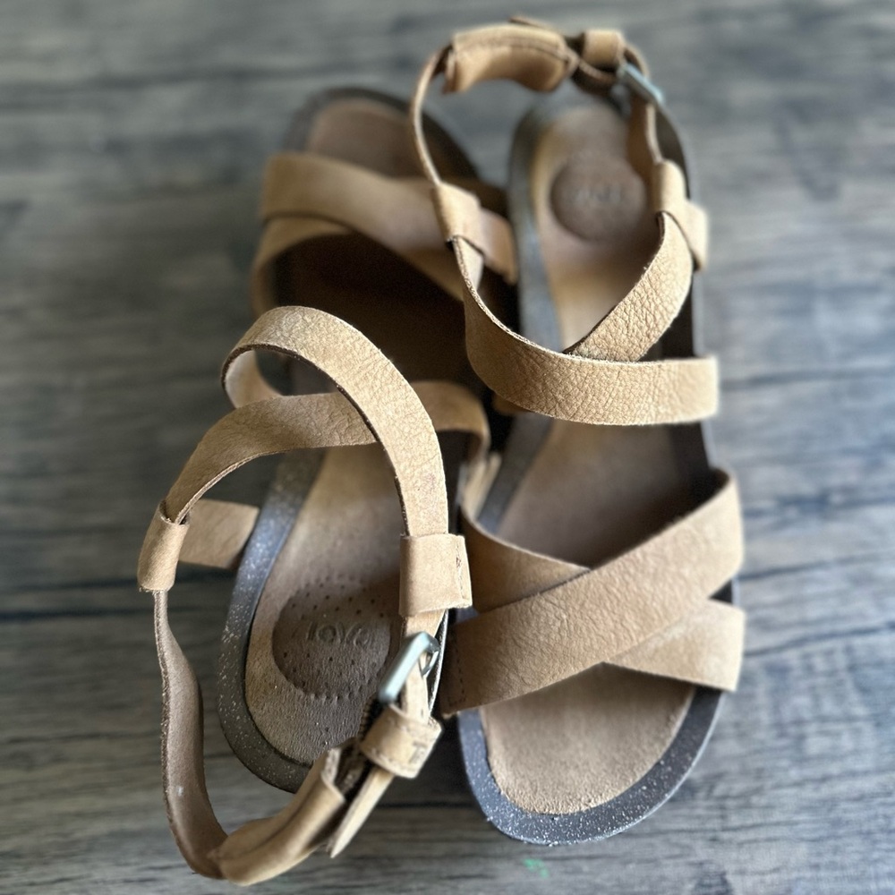 Teva Mahonia Wedge-NWOT